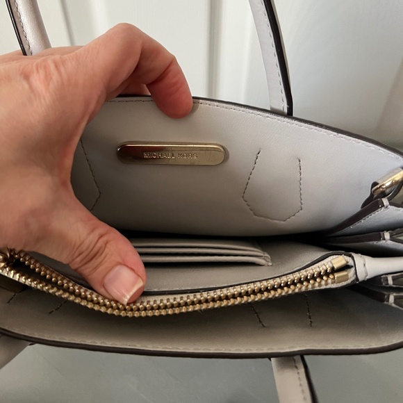 EUC - Michael Kors MD Mercer Crossbody Bag - Pearl Grey - Picture 10 of 15